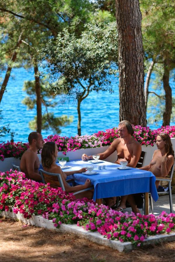 Maistra Camping Koversada Uncovered Naturist Mobile Homes Vrsar Kültér fotó